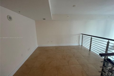 Condo in Miami, Florida, 1 bedroom  № 1932071 - photo 8