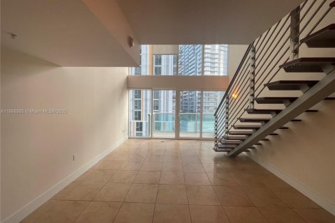 Condo in Miami, Florida, 1 bedroom  № 1932071 - photo 4