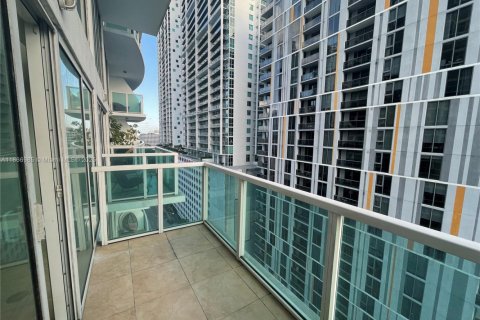 Condo in Miami, Florida, 1 bedroom  № 1932071 - photo 13