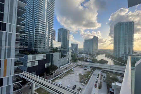 Condo in Miami, Florida, 1 bedroom  № 1932071 - photo 15