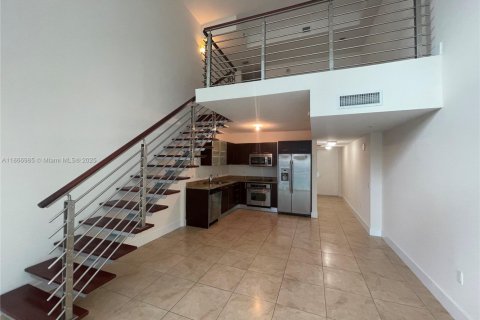 Condo in Miami, Florida, 1 bedroom  № 1932071 - photo 1