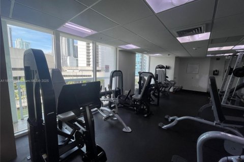 Condo in Miami, Florida, 1 bedroom  № 1932071 - photo 25