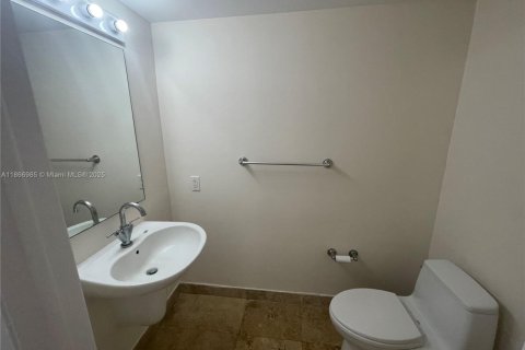 Condo in Miami, Florida, 1 bedroom  № 1932071 - photo 5