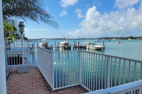 Снять в аренду кондоминиум в Майами-Бич, Флорида 1 спальня, 69.68м2, № 2050783 - фото 6