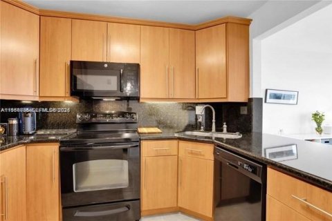 Снять в аренду кондоминиум в Майами-Бич, Флорида 1 спальня, 69.68м2, № 2050783 - фото 13