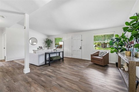 House in Tampa, Florida 3 bedrooms, 104.52 sq.m. № 2150067 - photo 4