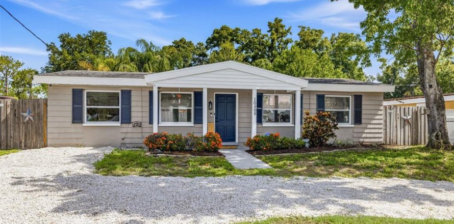 House in Tampa, Florida 3 bedrooms, 104.52 sq.m. № 2150067