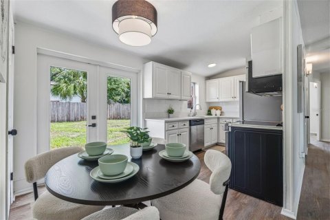 House in Tampa, Florida 3 bedrooms, 104.52 sq.m. № 2150067 - photo 11