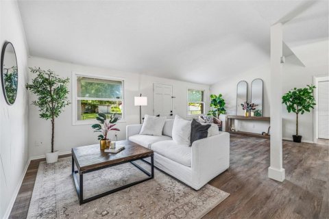 House in Tampa, Florida 3 bedrooms, 104.52 sq.m. № 2150067 - photo 7