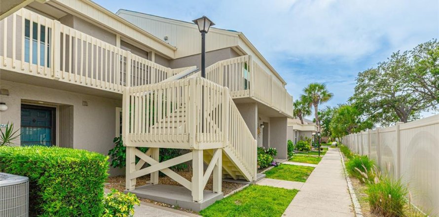 Condominio en Bradenton, Florida, 2 dormitorios № 1678000
