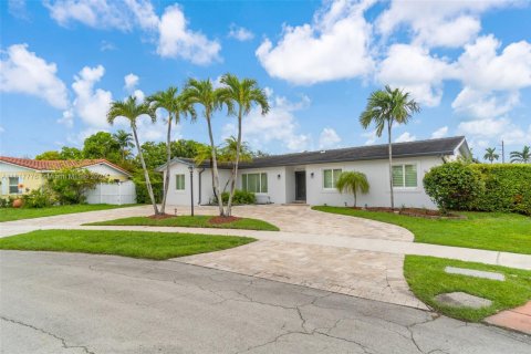 Casa en venta en Miami, Florida, 4 dormitorios, 256.22 m2 № 1774535 - foto 2