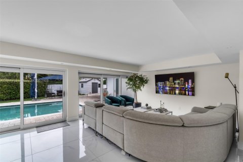 Casa en venta en Miami, Florida, 4 dormitorios, 256.22 m2 № 1774535 - foto 9