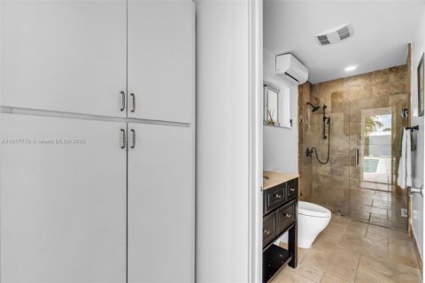 Casa en venta en Miami, Florida, 4 dormitorios, 256.22 m2 № 1774535 - foto 27
