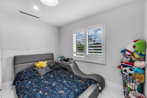 Casa en venta en Miami, Florida, 4 dormitorios, 256.22 m2 № 1774535 - foto 22