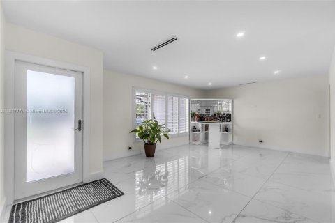 Casa en venta en Miami, Florida, 4 dormitorios, 256.22 m2 № 1774535 - foto 4
