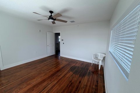 House in St. Lucie, Florida 6 bedrooms, 303.98 sq.m. № 2146144 - photo 10