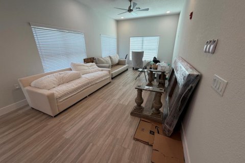 House in St. Lucie, Florida 6 bedrooms, 303.98 sq.m. № 2146144 - photo 5