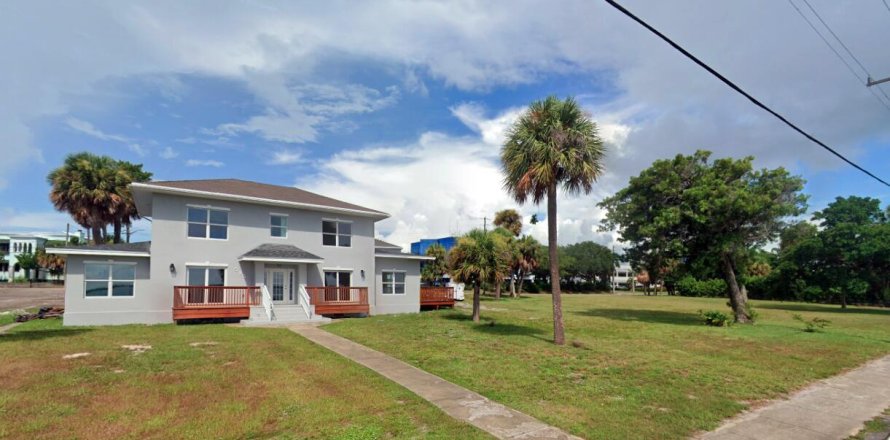 House in St. Lucie, Florida 6 bedrooms, 303.98 sq.m. № 2146144