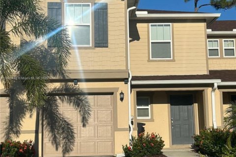 Adosado en alquiler en Fort Myers, Florida, 3 dormitorios, 147.06 m2 № 1896774 - foto 1