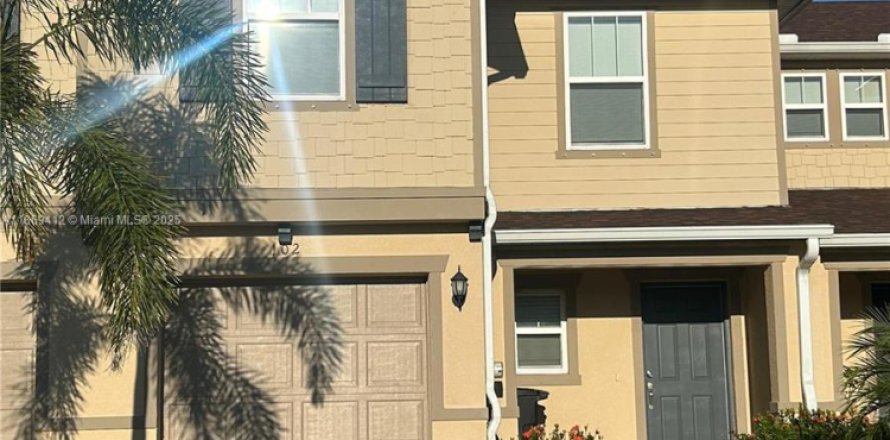 Adosado en Fort Myers, Florida 3 dormitorios, 147.06 m2 № 1896774