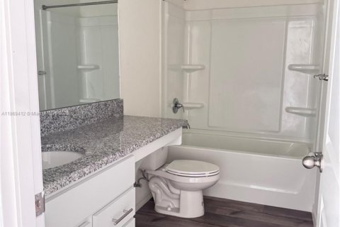 Adosado en alquiler en Fort Myers, Florida, 3 dormitorios, 147.06 m2 № 1896774 - foto 9