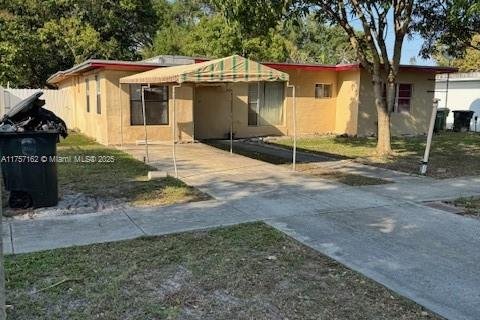 Villa ou maison à vendre à North Miami, Floride: 4 chambres, 159.23 m2 № 1693443 - photo 2