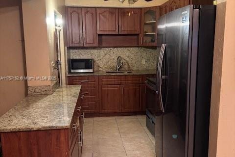 Villa ou maison à vendre à North Miami, Floride: 4 chambres, 159.23 m2 № 1693443 - photo 7