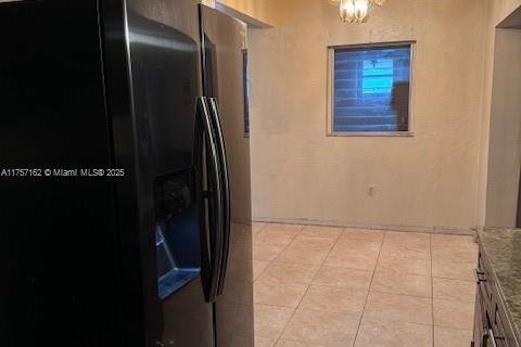 Villa ou maison à vendre à North Miami, Floride: 4 chambres, 159.23 m2 № 1693443 - photo 9
