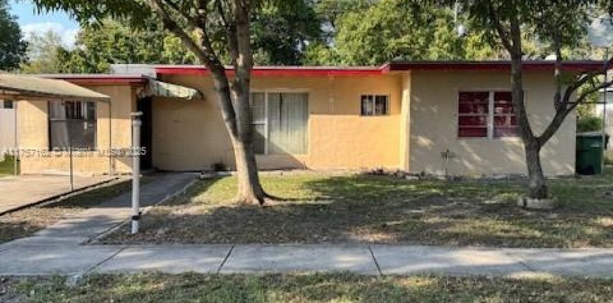 Villa ou maison à North Miami, Floride 4 chambres, 159.23 m2 № 1693443