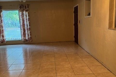 Villa ou maison à vendre à North Miami, Floride: 4 chambres, 159.23 m2 № 1693443 - photo 5