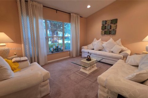 House in Lauderhill, Florida 4 bedrooms, 213.02 sq.m. № 1929494 - photo 3