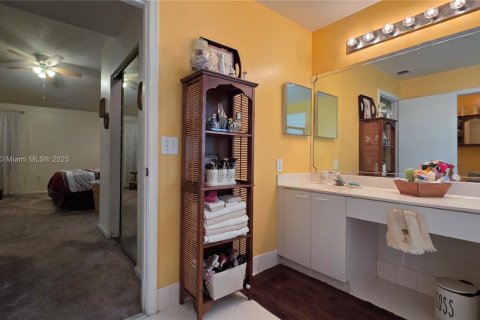 House in Lauderhill, Florida 4 bedrooms, 213.02 sq.m. № 1929494 - photo 24