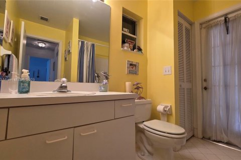 House in Lauderhill, Florida 4 bedrooms, 213.02 sq.m. № 1929494 - photo 12