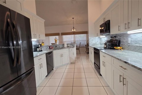 House in Lauderhill, Florida 4 bedrooms, 213.02 sq.m. № 1929494 - photo 26