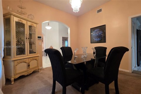 House in Lauderhill, Florida 4 bedrooms, 213.02 sq.m. № 1929494 - photo 6