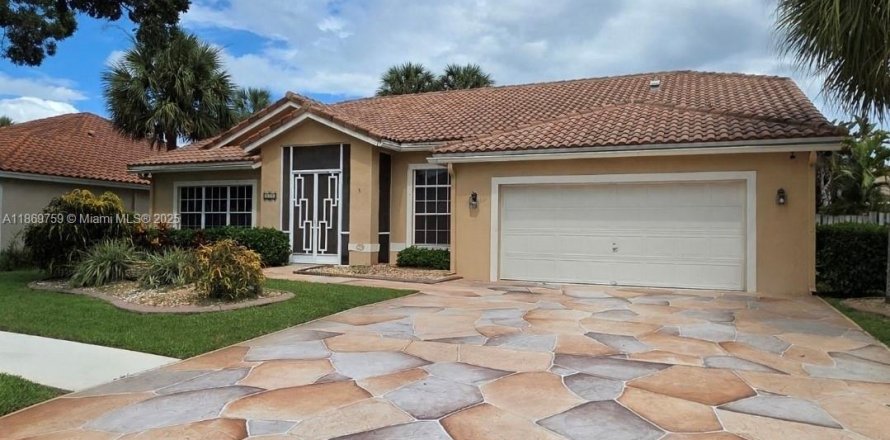 House in Lauderhill, Florida 4 bedrooms, 213.02 sq.m. № 1929494