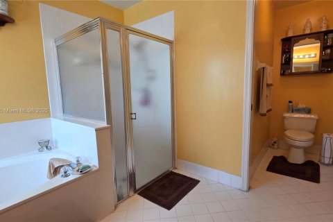 House in Lauderhill, Florida 4 bedrooms, 213.02 sq.m. № 1929494 - photo 22