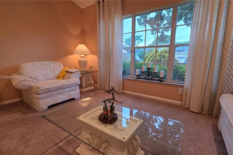 House in Lauderhill, Florida 4 bedrooms, 213.02 sq.m. № 1929494 - photo 4