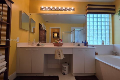 House in Lauderhill, Florida 4 bedrooms, 213.02 sq.m. № 1929494 - photo 20