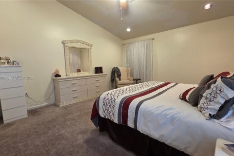 House in Lauderhill, Florida 4 bedrooms, 213.02 sq.m. № 1929494 - photo 25