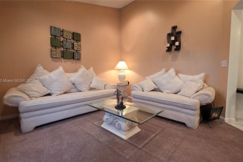 House in Lauderhill, Florida 4 bedrooms, 213.02 sq.m. № 1929494 - photo 5