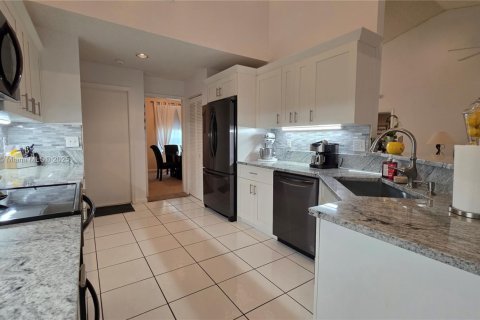 House in Lauderhill, Florida 4 bedrooms, 213.02 sq.m. № 1929494 - photo 29
