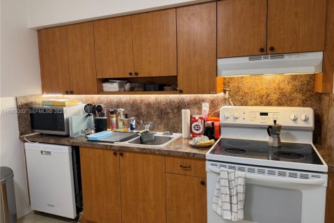 Villa ou maison à louer à Dania Beach, Floride: 2 chambres, 176.51 m2 № 2046562 - photo 4