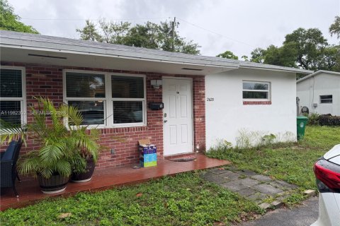 Villa ou maison à louer à Dania Beach, Floride: 2 chambres, 176.51 m2 № 2046562 - photo 2