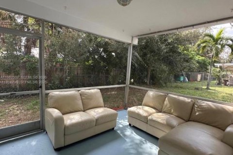 Villa ou maison à louer à Dania Beach, Floride: 2 chambres, 176.51 m2 № 2046562 - photo 10