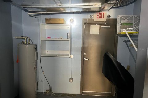 Propiedad comercial en alquiler en Alachua, Florida, 150.5 m2 № 1425156 - foto 6