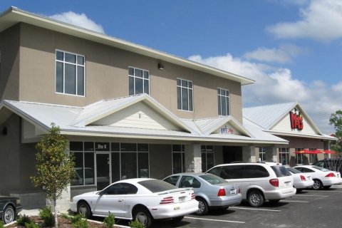 Propiedad comercial en alquiler en Alachua, Florida, 150.5 m2 № 1425156 - foto 1