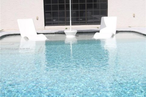 Villa ou maison à vendre à Hollywood, Floride: 7 chambres, 394.74 m2 № 1965567 - photo 29