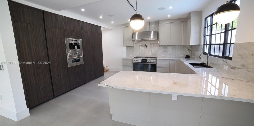 Villa ou maison à Hollywood, Floride 7 chambres, 394.74 m2 № 1965567