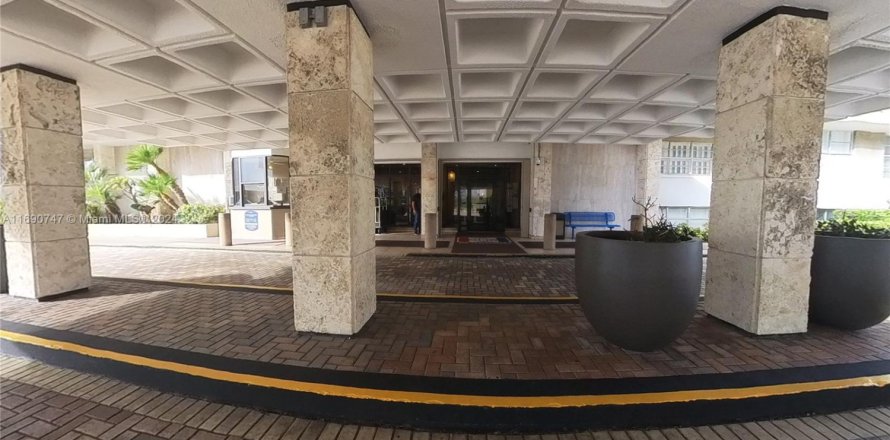 Condominio en Hallandale Beach, Florida, 1 dormitorio  № 1450578